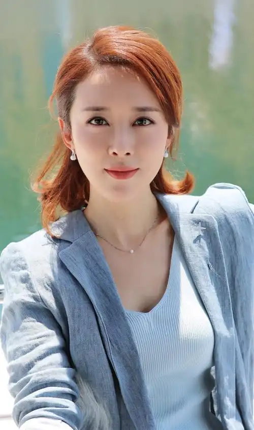 最美的安排剧情简介潘大为(范明饰)的妻子杨冰去世多年.