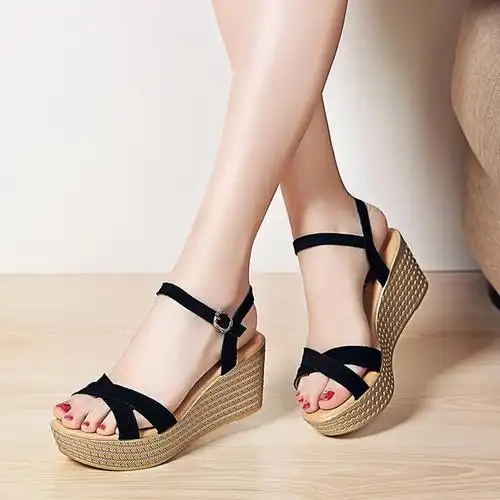 爱美女人这几坡跟凉鞋最时髦,让你穿出高贵优特有魅力