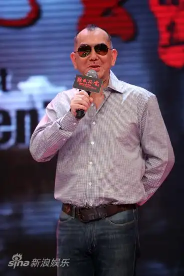 图文精武风云发布会黄秋生戴墨镜