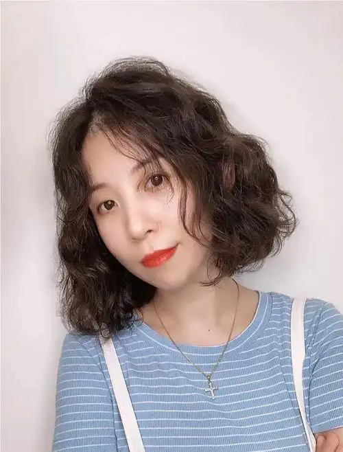 2021新年换发型就选烫卷卷,14款洋气卷发送给你,好看又时髦