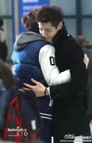 朴灿烈还是鹿晗,我觉得是朴灿烈,行星饭们告诉我 谢谢