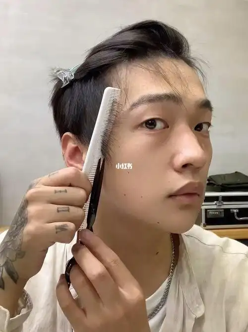 自己剪头发教你修剪鬓角的方法