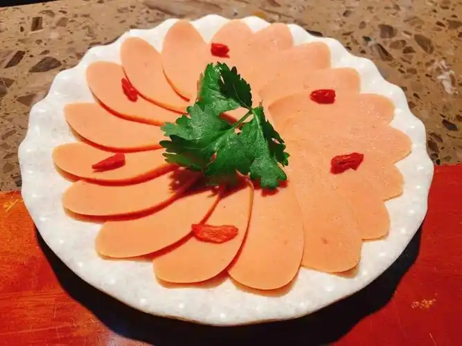 吃火锅都喜欢点火腿肠