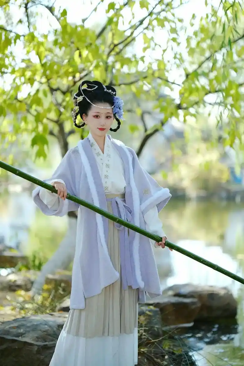 这个造型有点像牛魔王他小妾.#汉服小姐姐 #古风汉服美如画  - 抖音