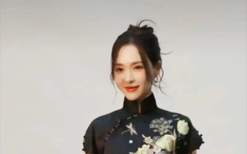 中国内地著名影视女演员唐嫣小姐《王牌对王牌》旗袍造型(1)