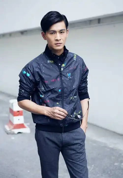 "古装男神"乔振宇与王丽坤秘恋八年无果,转身娶了小八岁娇妻