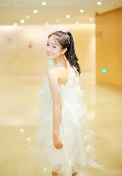 与刘德华飚戏 演技不输关晓彤 李兰迪会是新国民闺女吗