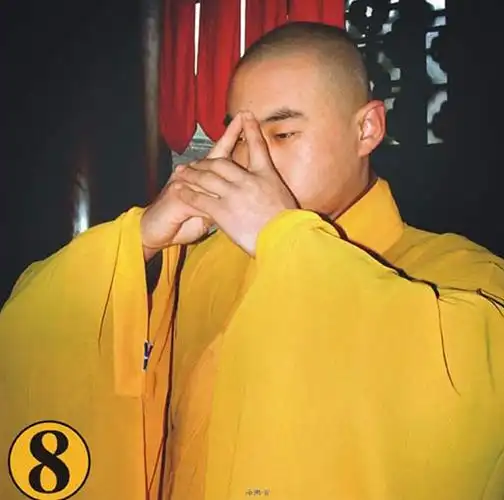 佛前跪拜的正确姿势