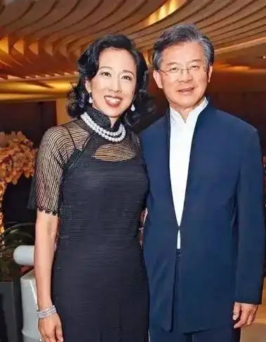 看看朱玲玲就知道了|婚姻|霍震霆|霍启刚|罗康瑞|郭晶晶_网易订阅