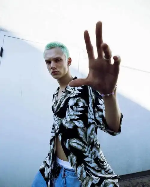 00后时尚男模特卢克克洛德演绎gucci大片