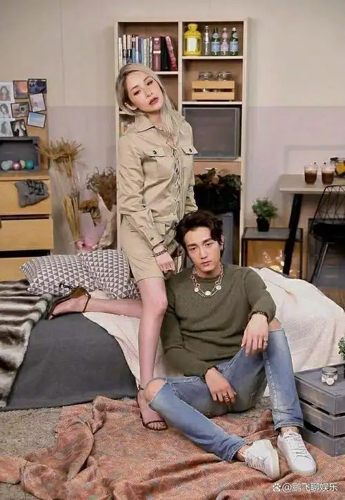 萧亚轩前男友黄皓晒婴儿脚丫照,当爹了?