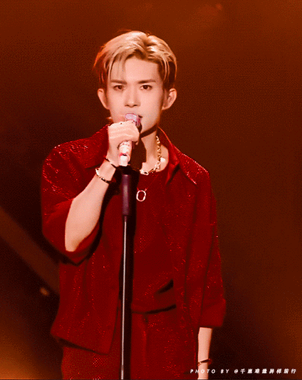 易烊千玺美拉德发色##易烊千玺代言倍轻松