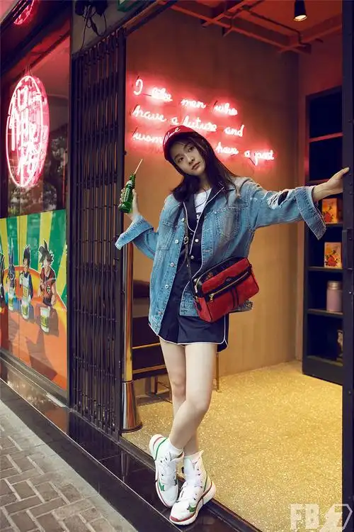 张雪迎写真曝光 灵动俏皮尽显少女感