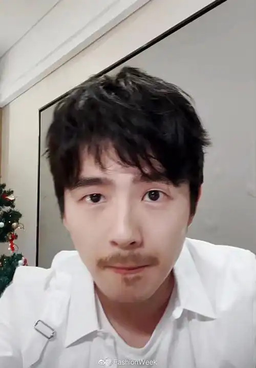 刘昊然今天直播的胡须造型真的好帅啊