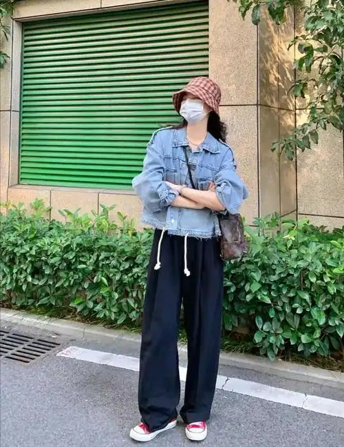 牛仔外套搭配什么裤子好看