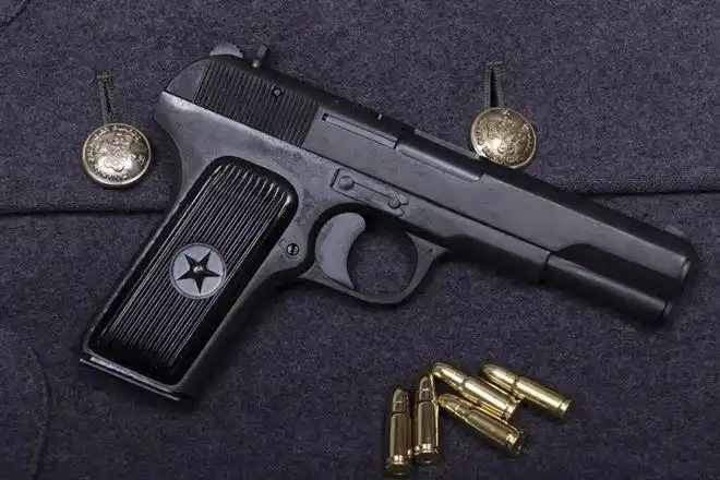 一枪打倒人质劫匪和警察三人这款黑星手枪真这么强