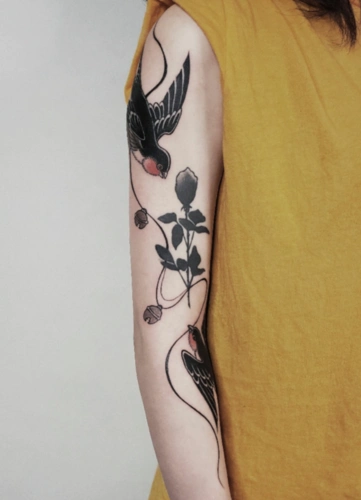 最新燕子纹身男女图案大全燕子纹身有什么含义寓意17