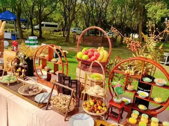 上海烩见餐饮,餐饮外烩公司,草坪婚礼自助餐,户外烧烤自助餐,生日派对