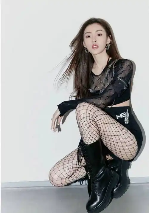 90后张天爱大胆展示完美身材性感魅力无法抗拒