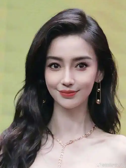 杨颖,刘亦菲,范冰冰外大多数比较参考网红韩国——模版高允真,林珍娜