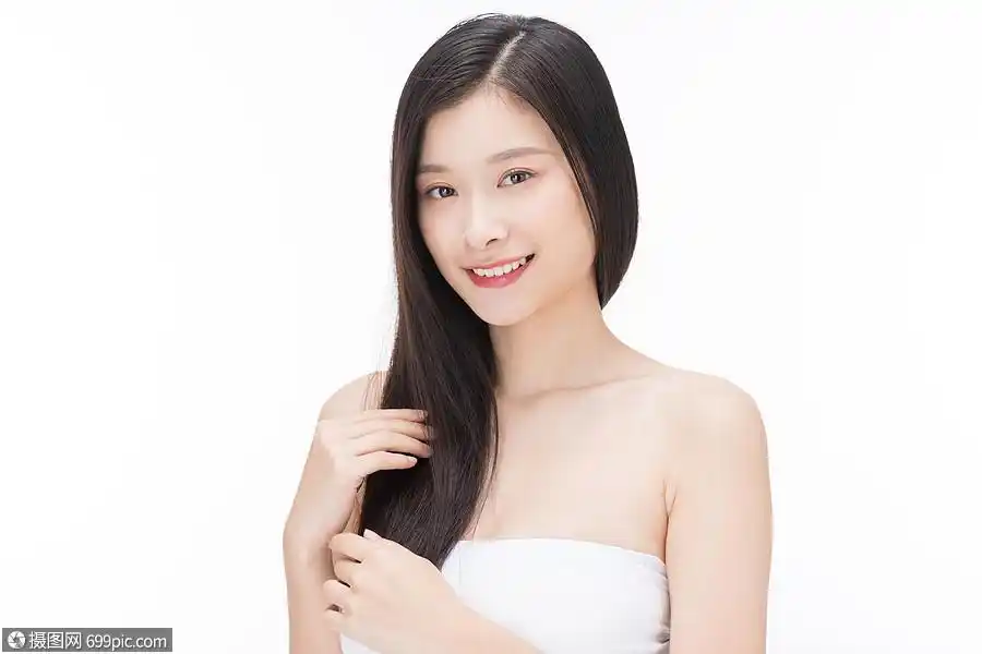 美女展示丝滑的秀发