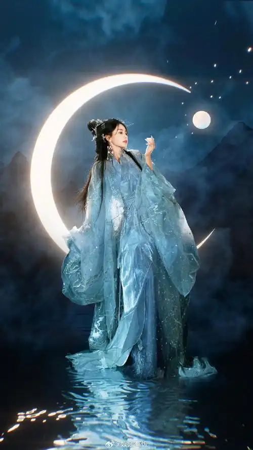 对月浅酌,这就是仙女下凡吧,仙气简直要溢出屏幕了99求美女多多古装