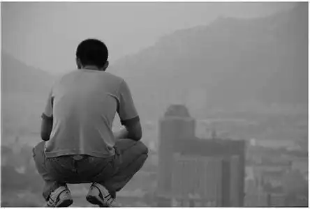 男人心累无人懂的图片