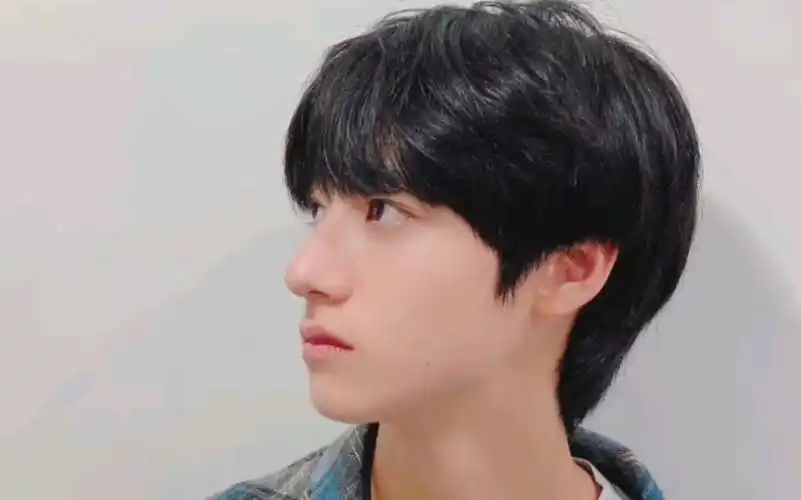 【朱志鑫】这哥的侧脸也太完美了