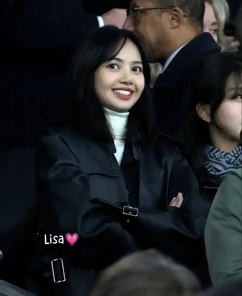 在巴黎看球赛的lisa.黑头发也好看呀98 #blackpi - 抖音