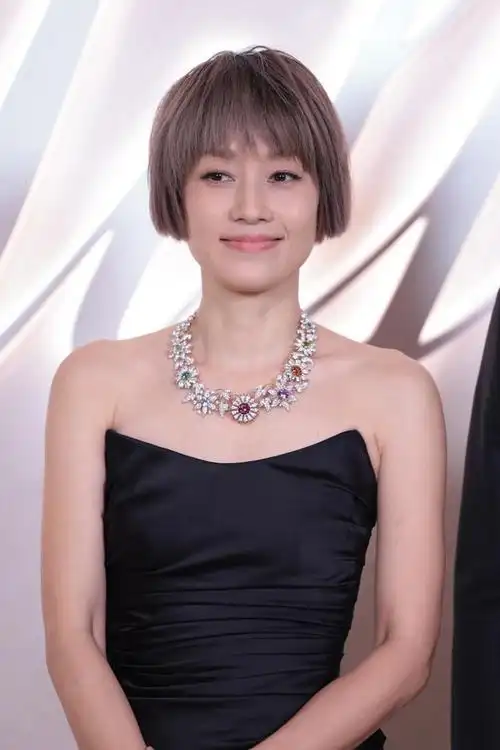 马伊琍"毁容式"近照曝光!皮肤黝黑,满脸雀斑,她怎么变成这样