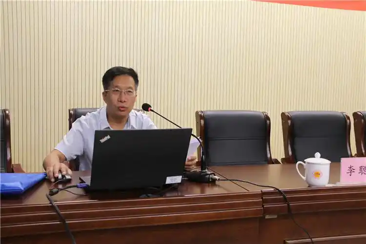 唐山学院社科部主任李聪明教授为师生授课