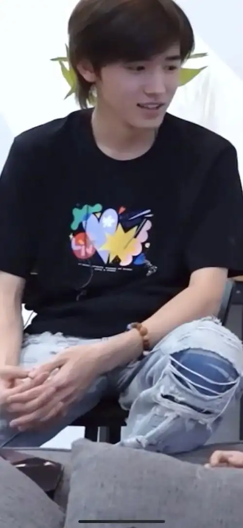 宋亚轩凌晨3点半回酒店