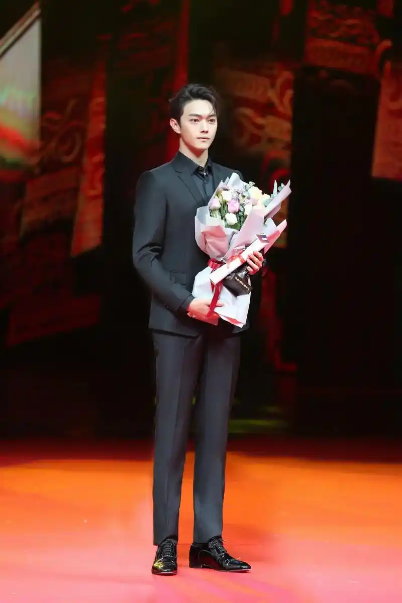 许凯 2019→2020→2021 步履不停 #文荣奖 # - 抖音