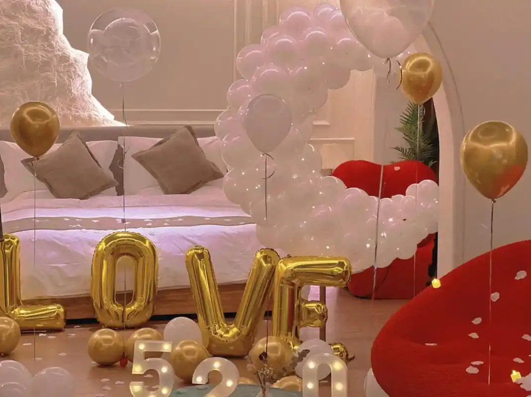 太原酒店房间 送给女朋友惊喜气球布置.#太原生日布置 #太原 - 抖音