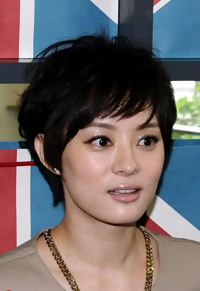 j孙俪眼睛变大引发猜想,是故意为之还是身体原因?