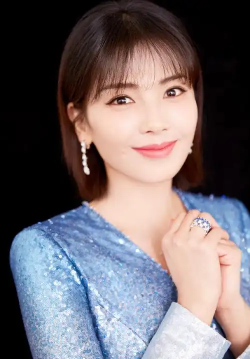 原创被41岁刘涛惊艳到了,身穿渐变色连衣裙美成仙女样,不像有41岁