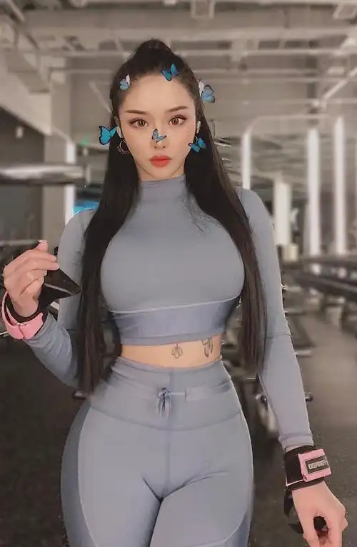 这就是自律的女人这极致腰臀比要怎么才能练出来