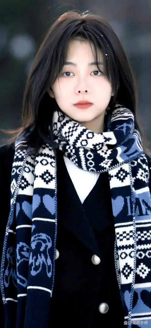 谭松韵(艺名seven,1990年5月31日出生)是中国内地的女演员.