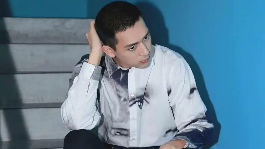 李现寸头个性帅气写真