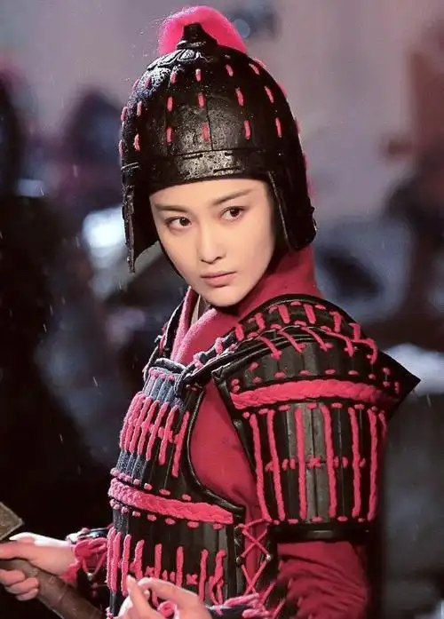 巾帼不让须眉盔甲造型的赵丽颖马思纯热巴等pk谁更美