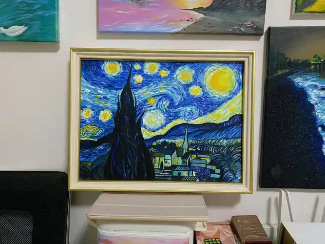 应该没有人不喜欢梵高吧周末临摹 星月夜丙烯颜料用到:天蓝,肽青,黑