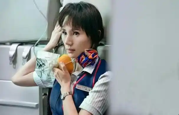 袁泉素颜近照告诉你什么气质(42岁袁泉低调霸屏)(4)