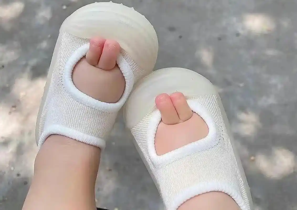 好可爱的小脚丫![大笑][开心]#搞笑