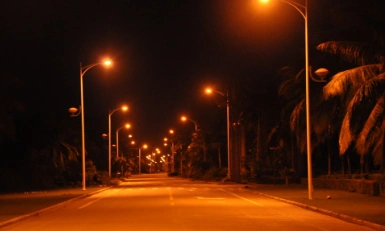 句子网 >> 唯美句子  6.黑夜的雨天路灯下影子的孤独.