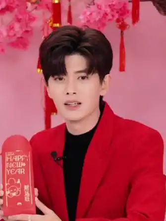 任嘉伦直播#任嘉伦今日份直播全程(63分钟)任嘉伦红色西装 新年汉红