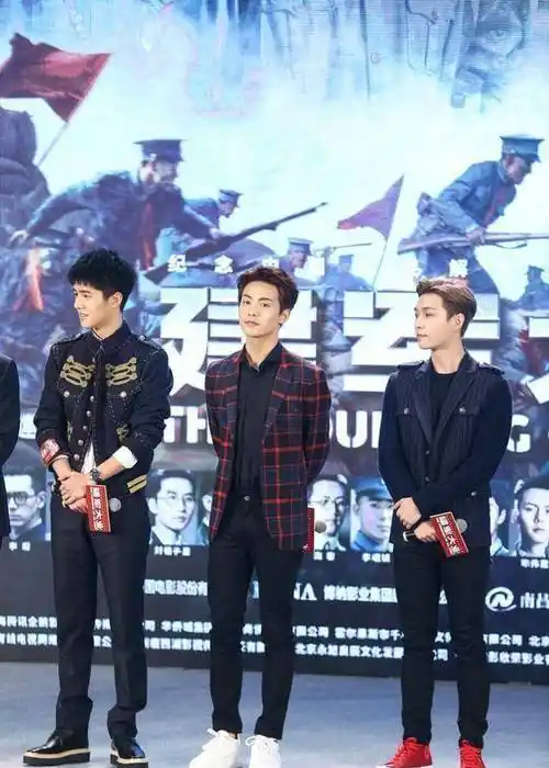 郭京飞不管抹多厚的粉底,观