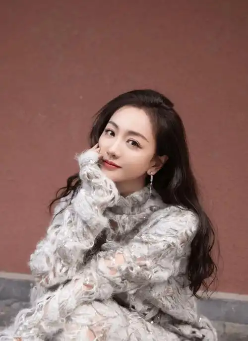 女星杨蓉造型合集:风韵犹存,国色天香