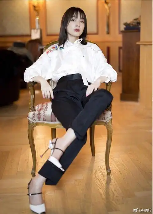 吴昕米兰时装周收官之战惊艳四座