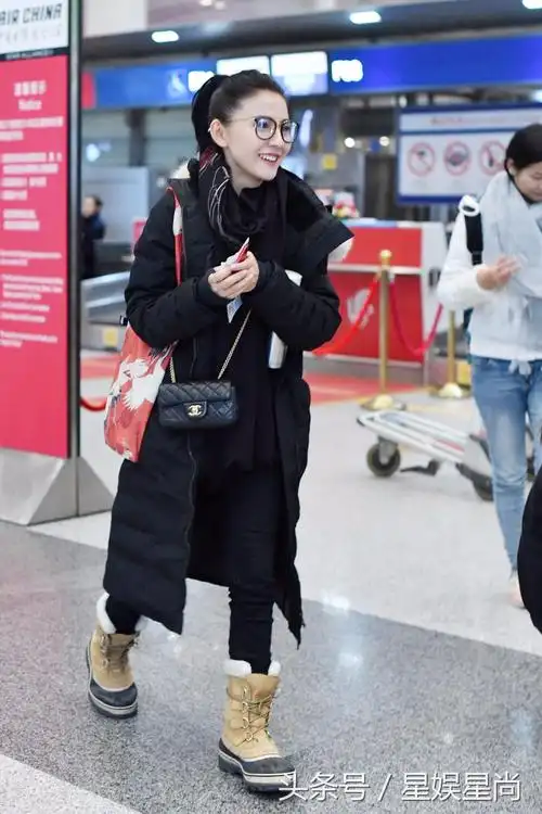 "新疆三美"热依扎现身机场,网友:实在是太美了!
