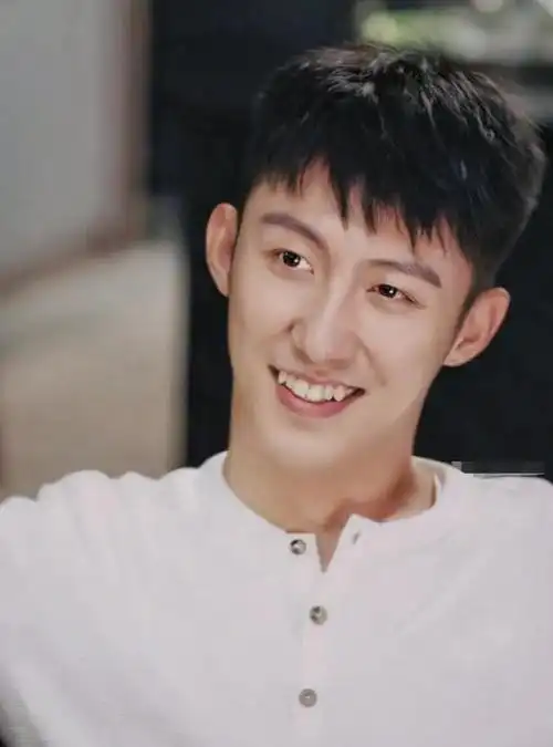 早期的黄景瑜,跟现在比,其实并没有那么"硬汉".